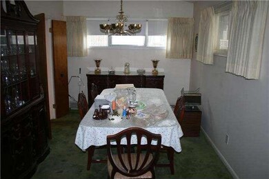 418 Hampshire Dr, Broomall, PA 19008 - photo 5