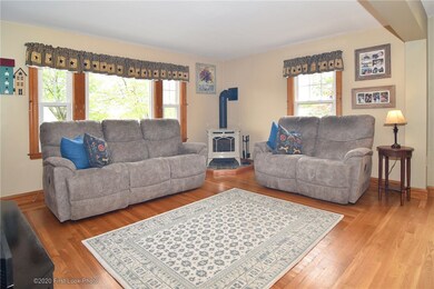 129 Cornell St, Cranston, RI 02920 - photo 2