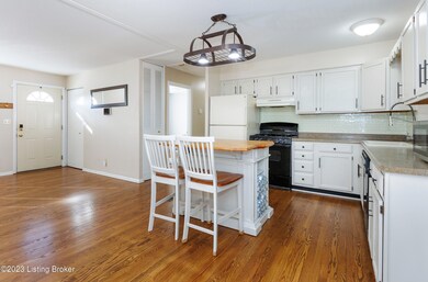 9307 Hudson Ln, Louisville, KY 40291 - photo 7