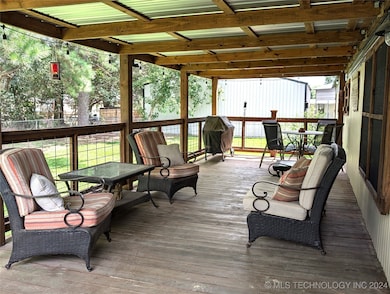 LARGE DECK WITH FURNITURE