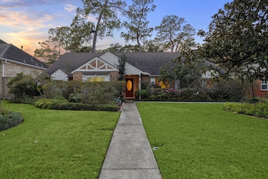 807 Wycliffe Dr, Houston, TX 77079 - photo 2