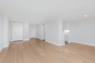 Manor Towers unit 14B, Bronx, NY 10463 - photo 3