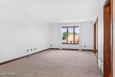 2502 S 36th St, Grand Forks, ND 58201 - photo 3