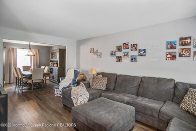 _RMJ4737 family room