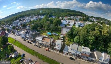 243 Lafayette St, Tamaqua, PA 18252 - photo 2