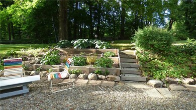 Perennial garden bed