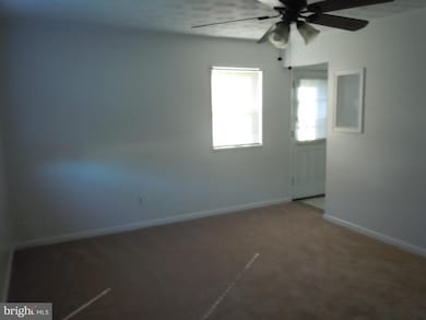 121 Courtney Dr, Manassas Park, VA 20111 - photo 2