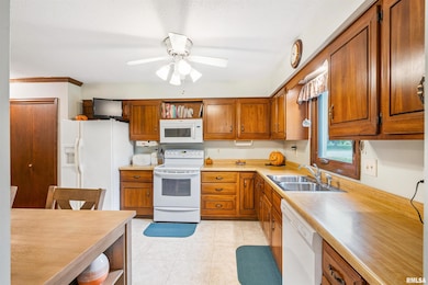 2321 E 47th St, Davenport, IA 52807 - photo 5