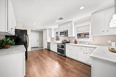 1104 E 16th St, Houston, TX 77009 - photo 7