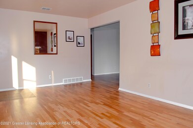 - LIVING ROOM 4