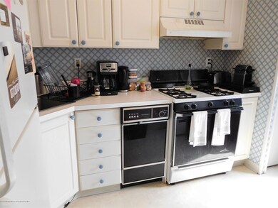 182 Manor E unit 182, Red Bank, NJ 07701 - photo 4