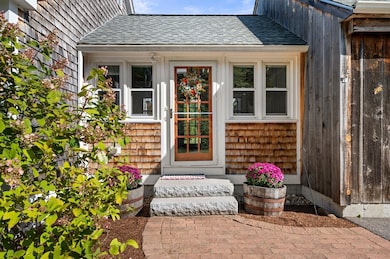 152 Amesbury Rd, Kensington, NH 03833 - photo 2