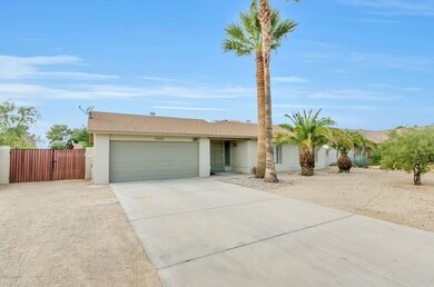 16266 N 29th Dr-large-002-10-Front Exter