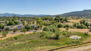 1116 Buck Point St, Central Point, OR 97502 - photo 3