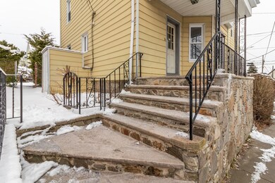 181 Tecumseh St, Fall River, MA 02721 - photo 6