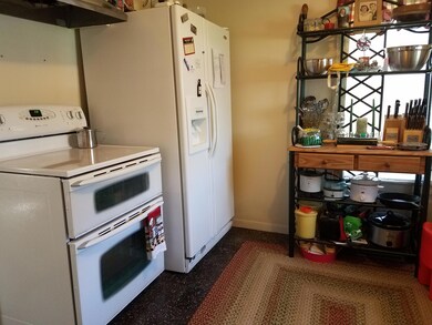 221 Metcalf St, Maxwell, IA 50161 - photo 3