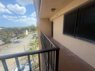 Lucerne Pointe unit 5010, Lake Worth, FL 33467 - photo 2