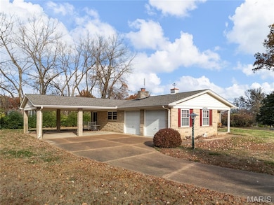 12743 Redfox Ct, Maryland Heights, MO 63043 - photo 2