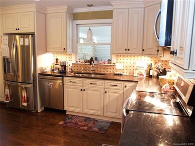 8017 Hickory Dr, Charlotte, NC 28215 - photo 5