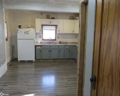 611 Broadway St, Brooklyn, IA 52211 - photo 5