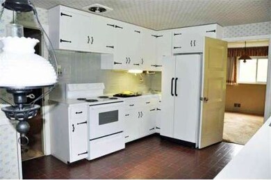 1021 Metropolitan Ave, Milton, MA 02186 - photo 5