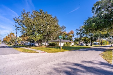 1237 W Voorhis Ave, Deland, FL 32720 - photo 4