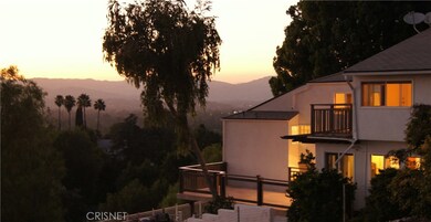 5011 Macfarlane Ln, Woodland Hills, CA 91364 - photo 2