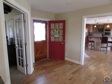 5739 SW 33rd St, Topeka, KS 66614 - photo 2
