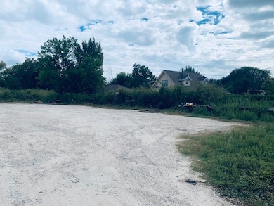 9018 Blueberry Ln, Houston, TX 77049 - photo 5