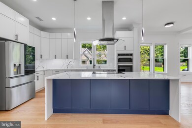 2817 Derek Rd, Alexandria, VA 22306 - photo 3