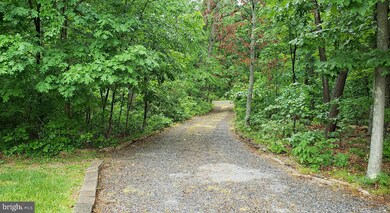 819 Cannon Dr, Berkeley Springs, WV 25411 - photo 2