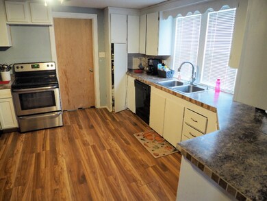 kitchen w