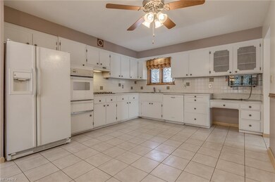 30335 Overlook Dr, Wickliffe, OH 44092 - photo 4