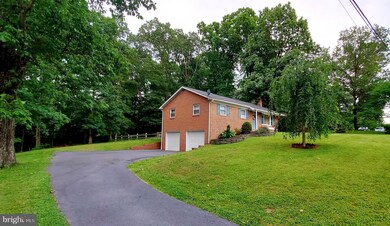 904 Forest Rd, Chambersburg, PA 17202 - photo 2