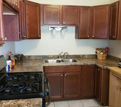 105 E Keith Ave, Waukegan, IL 60085 - photo 4