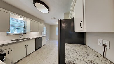 11710 Kirkway Dr, Houston, TX 77089 - photo 6