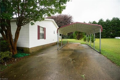 112 Bentbrook Rd, Statesville, NC 28677 - photo 2