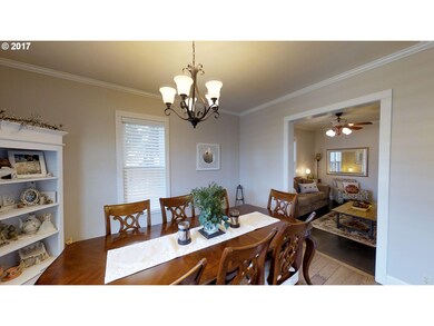 390 W Oregon Ave, Creswell, OR 97426 - photo 7