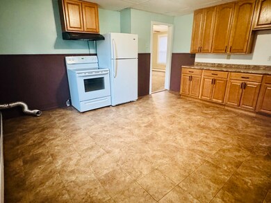 25 Cohasse St unit 2, Southbridge, MA 01550 - photo 2