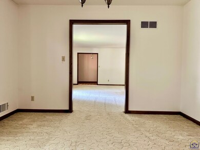 3301 SW Dukeries Rd, Topeka, KS 66614 - photo 7