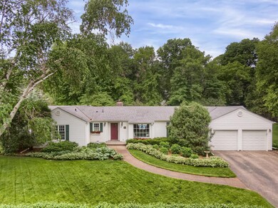 3860 Honeysuckle Rd, Wayzata, MN 55391 - photo 3