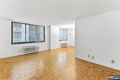 World Plaza North unit 3C, Hackensack, NJ 07601 - photo 5