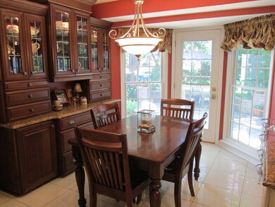 565 Longfellow Dr, Wheaton, IL 60189 - photo 7