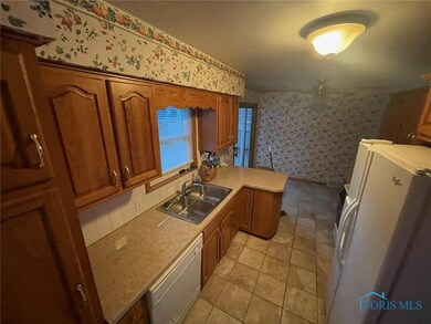 5521 308th St, Toledo, OH 43611 - photo 2