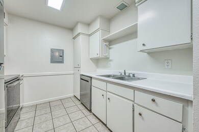 541 W Ashlan Ave, Clovis, CA 93612 - photo 7