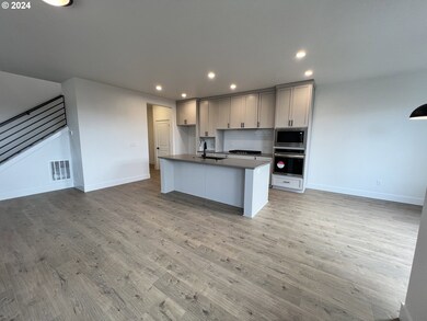 817 NW 175th Way, Ridgefield, WA 98642 - photo 4