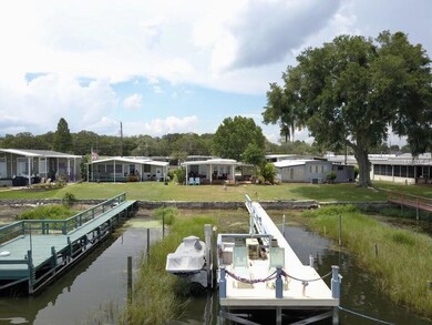 629 Sinclair Cir, Tavares, FL 32778 - photo 3