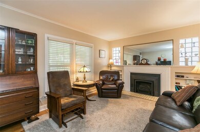 2444 Grande Ave SE, Cedar Rapids, IA 52403 - photo 3