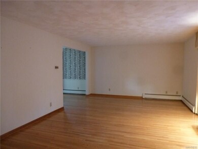 352 E Stenzil St, North Tonawanda, NY 14120 - photo 3