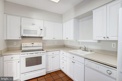 1200 23rd St NW unit 907, Washington, DC 20037 - photo 4